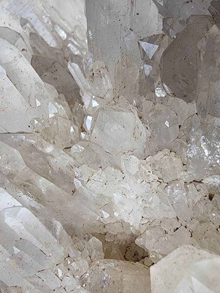 52) large Quartz Crystal Cluster