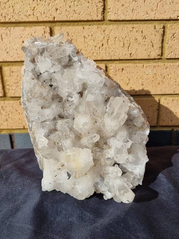 39) large Quartz Crystal Cluster