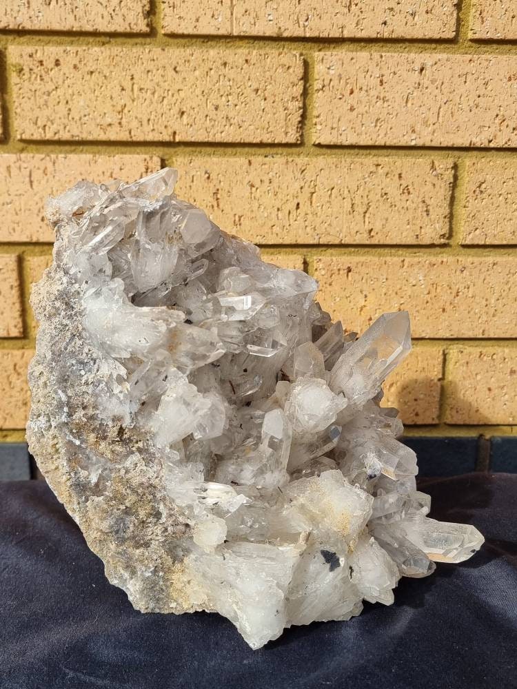 39) large Quartz Crystal Cluster