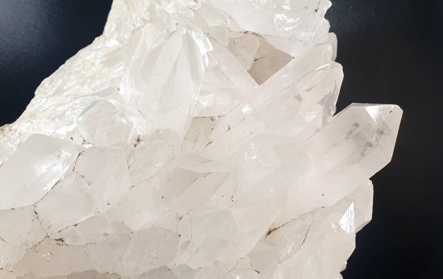 33) large Quartz Crystal Cluster