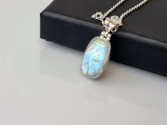 33) Moonstone Crystal Necklace 925 Silver