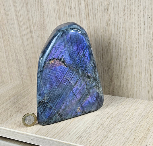 flashy labradorite crystal