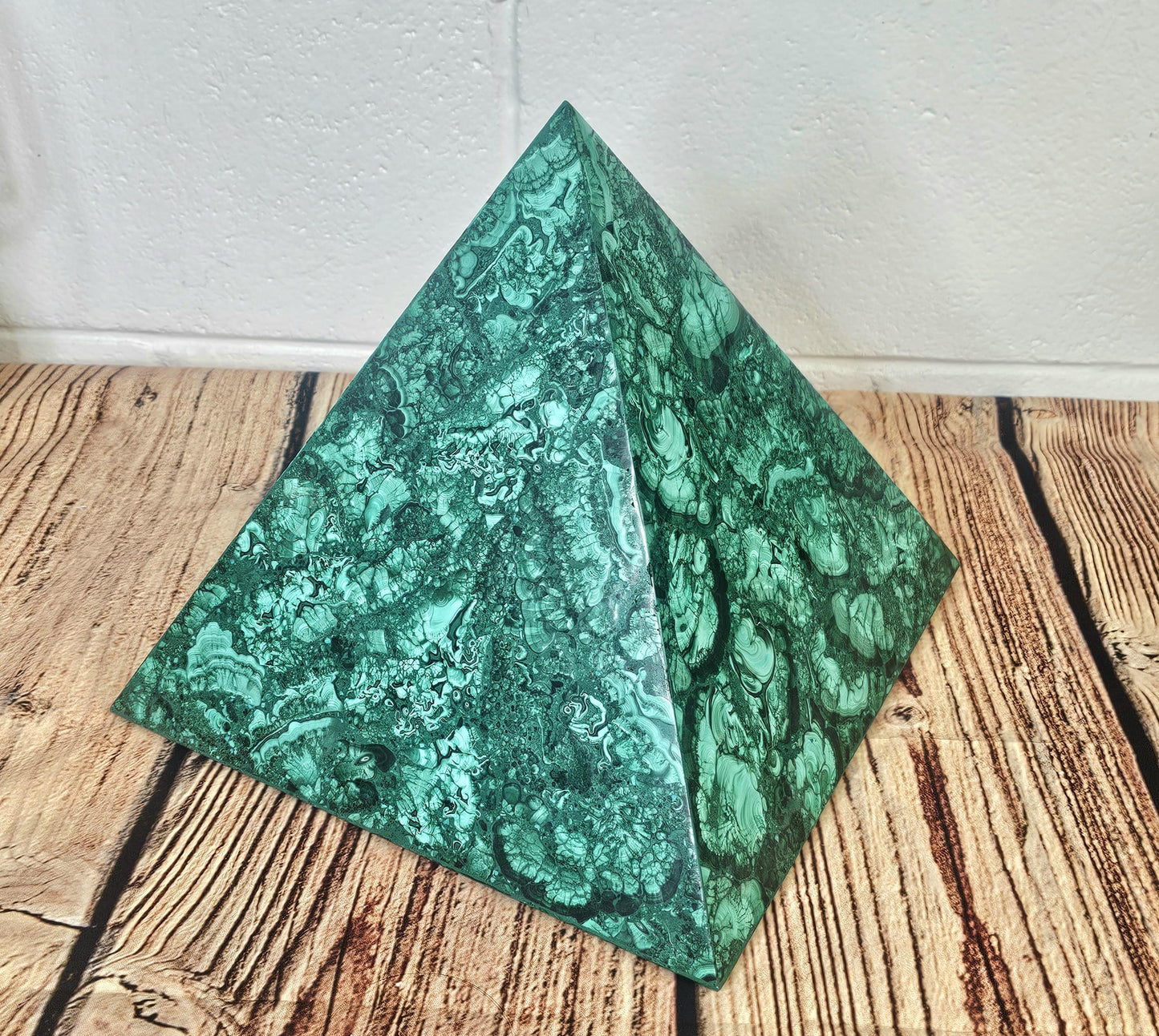 Extra-large malachite pyramid with stunning green hues for elegant interiors.
