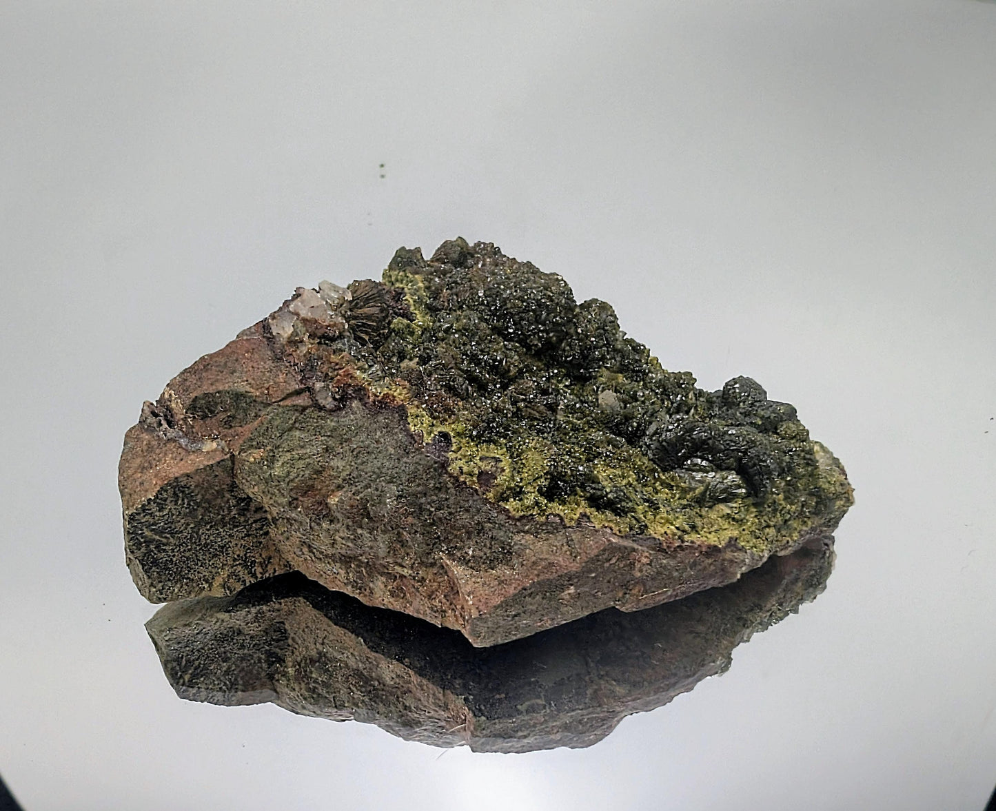 Natural crystal – Forest Epidote on Quartz from Morocco