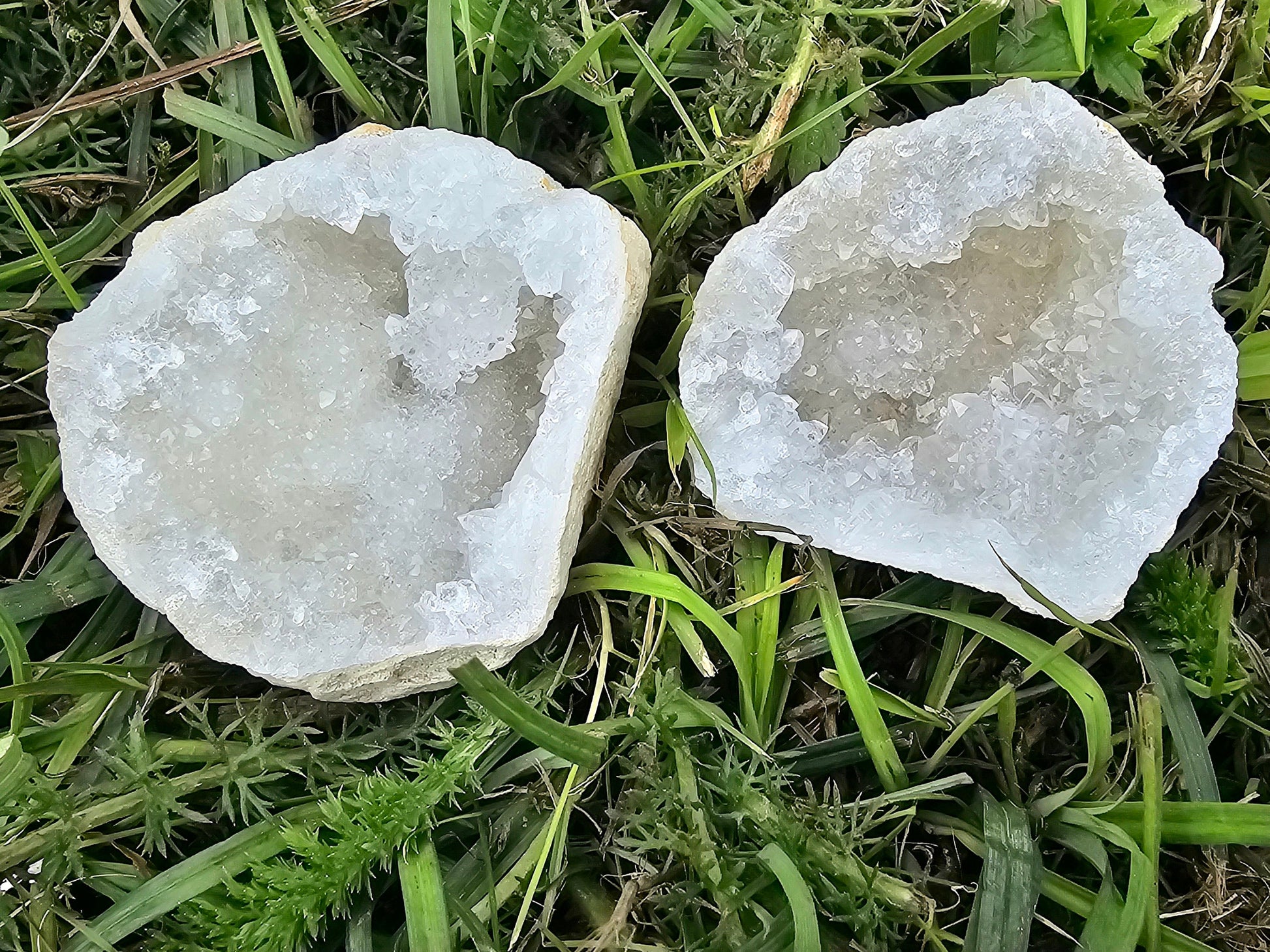 Unbroken Moroccan quartz geodes