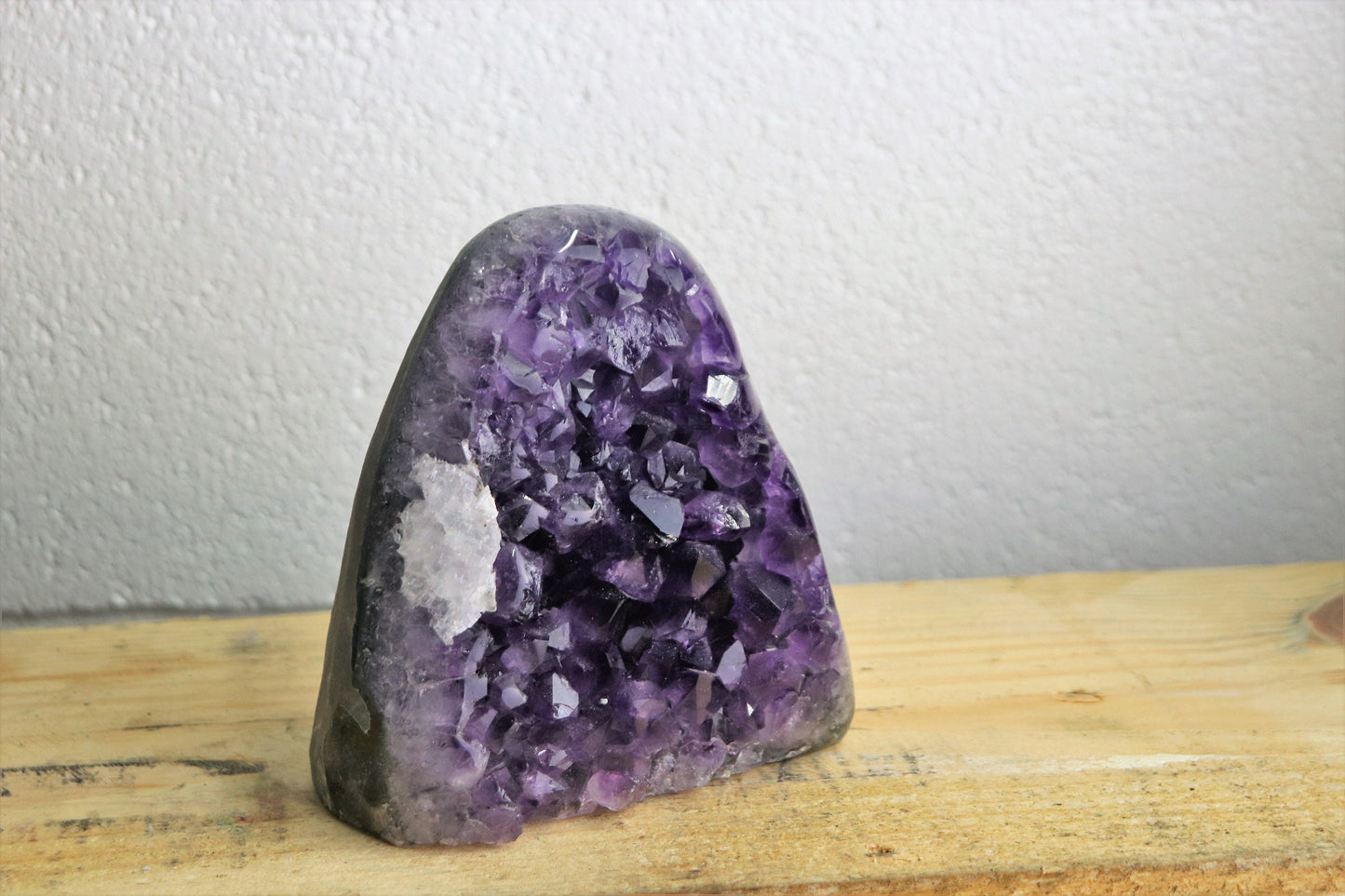 AMU13) Amethyst Crystal Quartz Geode Uruguayan