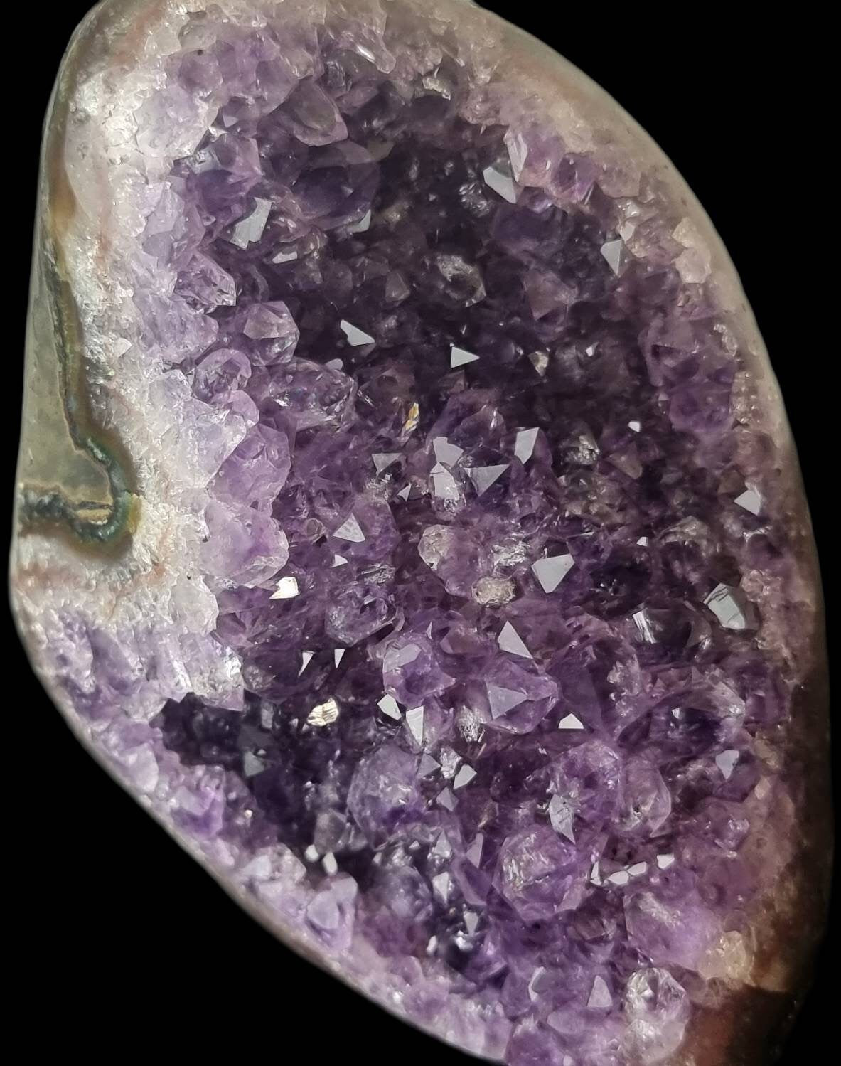 AMU55) Amethyst Crystal Quartz Geode Uruguayan