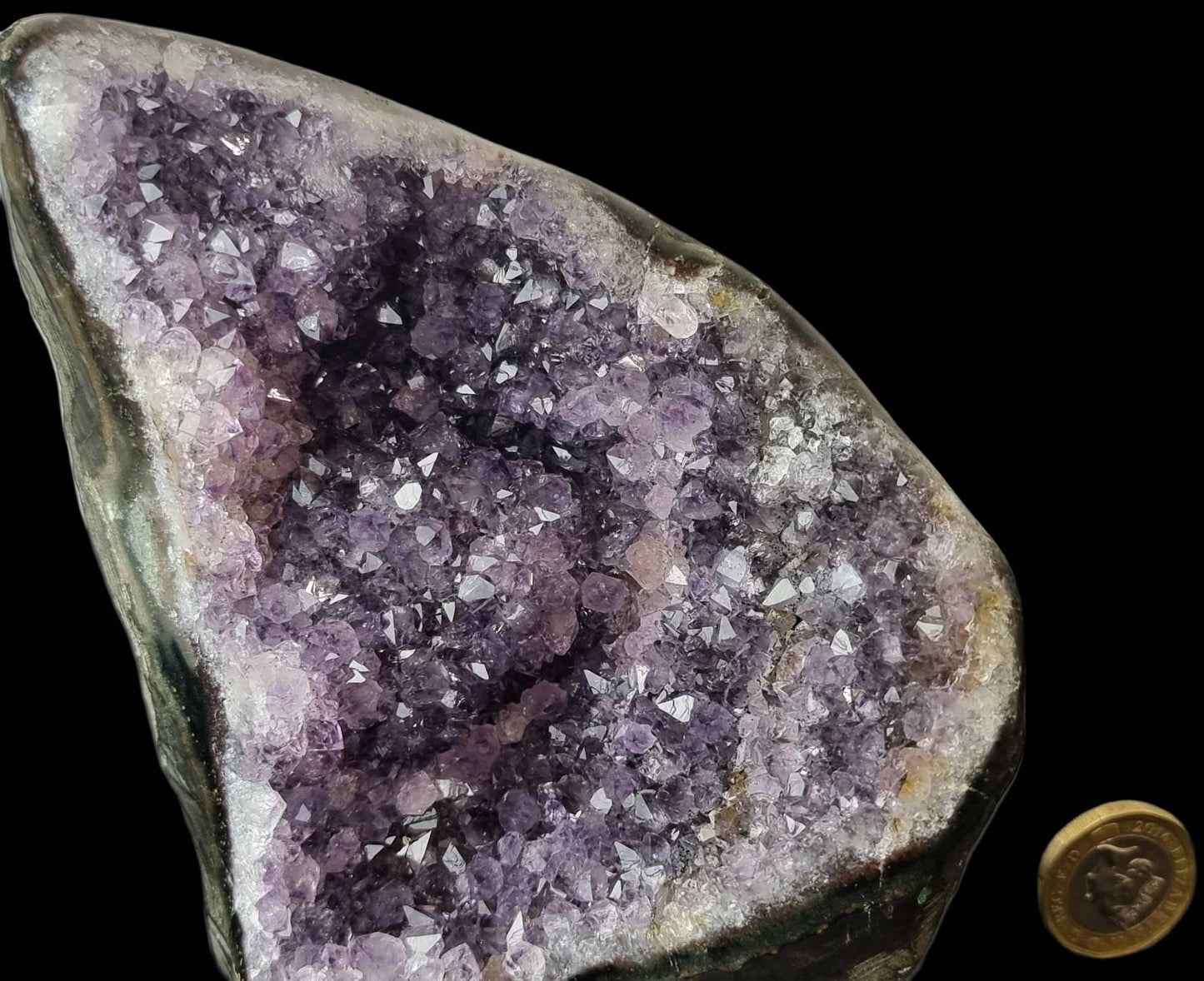 AMU54) Amethyst Crystal Quartz Geode Uruguayan