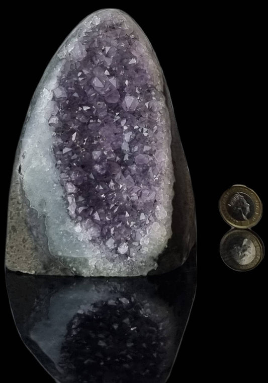 AMU69) Amethyst Crystal Quartz Geode Uruguayan Freestanding